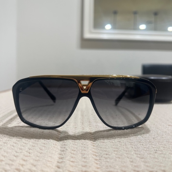 Louis Vuitton Evidence Sunglasses Black - Picture 6 of 16